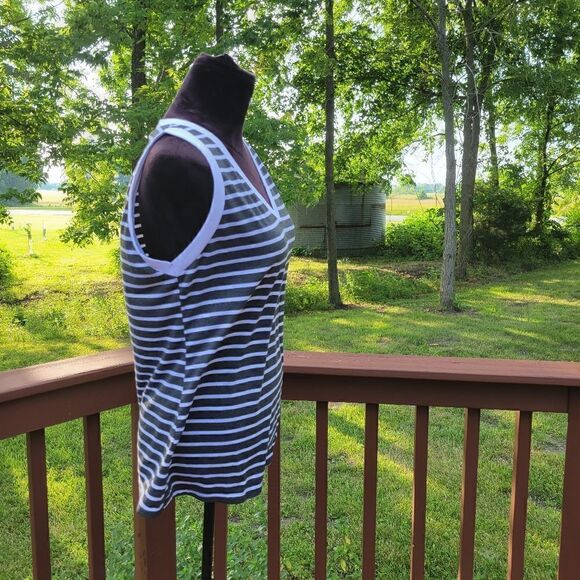 Ladies Black White Striped Sleeveless Blouse Top sz Med - Picture 5 of 14
